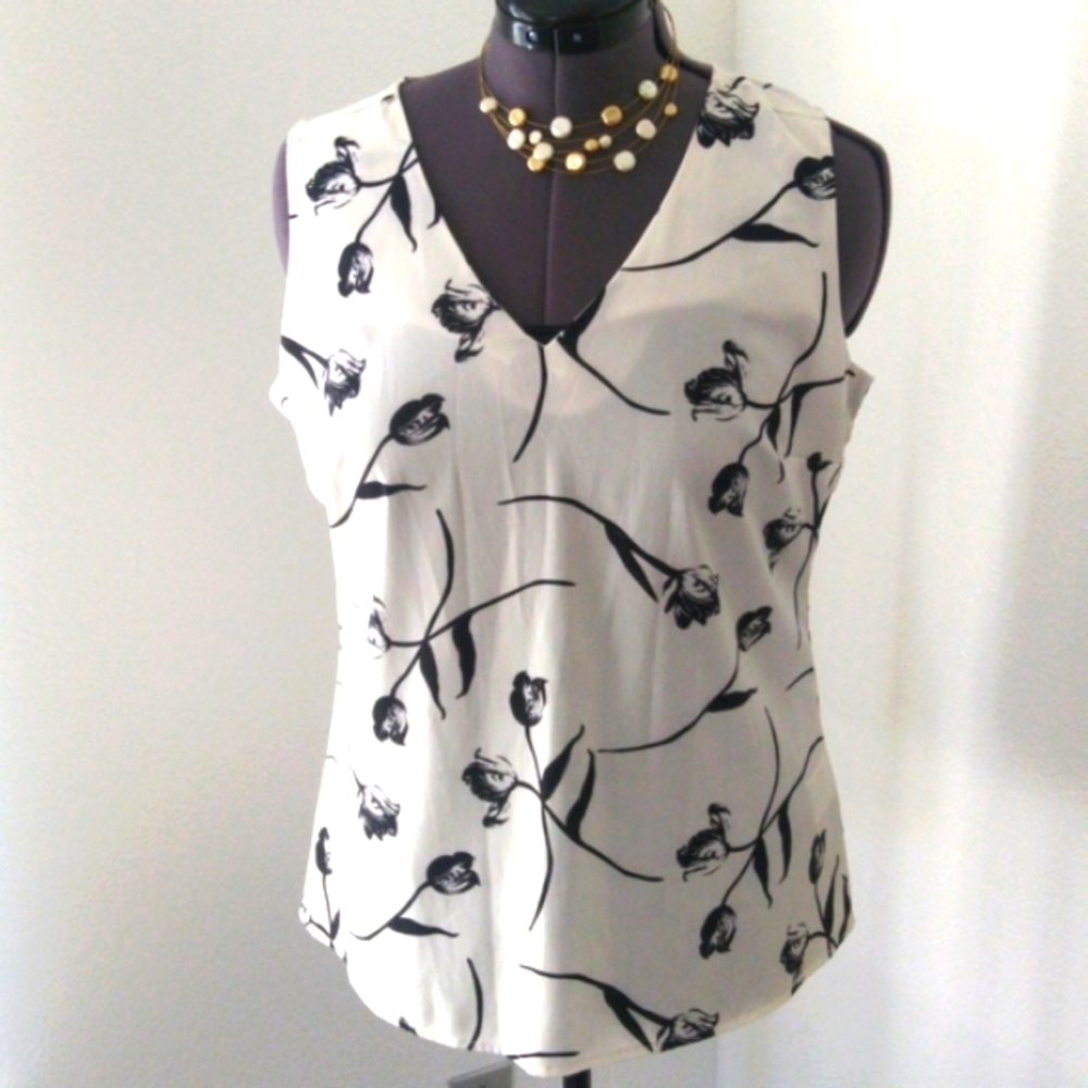 Covington V-neck Tulip print